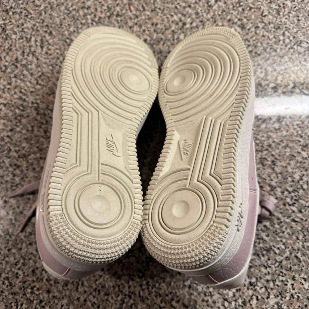 Women's Nike Air Force 1 '07 Platinum Violet Sail DV3808 001 Purple White Sizes - Picture 8 of 9